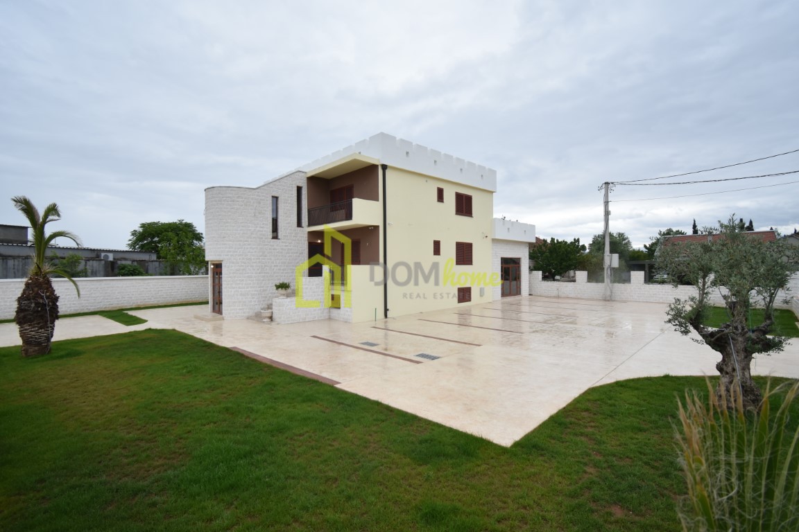 Stambeni objekat  420m2, Zeta